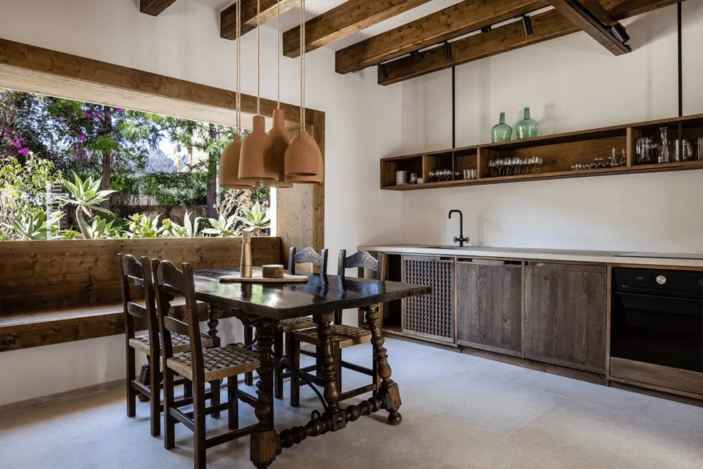 De granja a epicentro cultural: una casa renovada en el corazón de mallorca De granja a epicentro cultural: una casa renovada en el corazón de mallorca