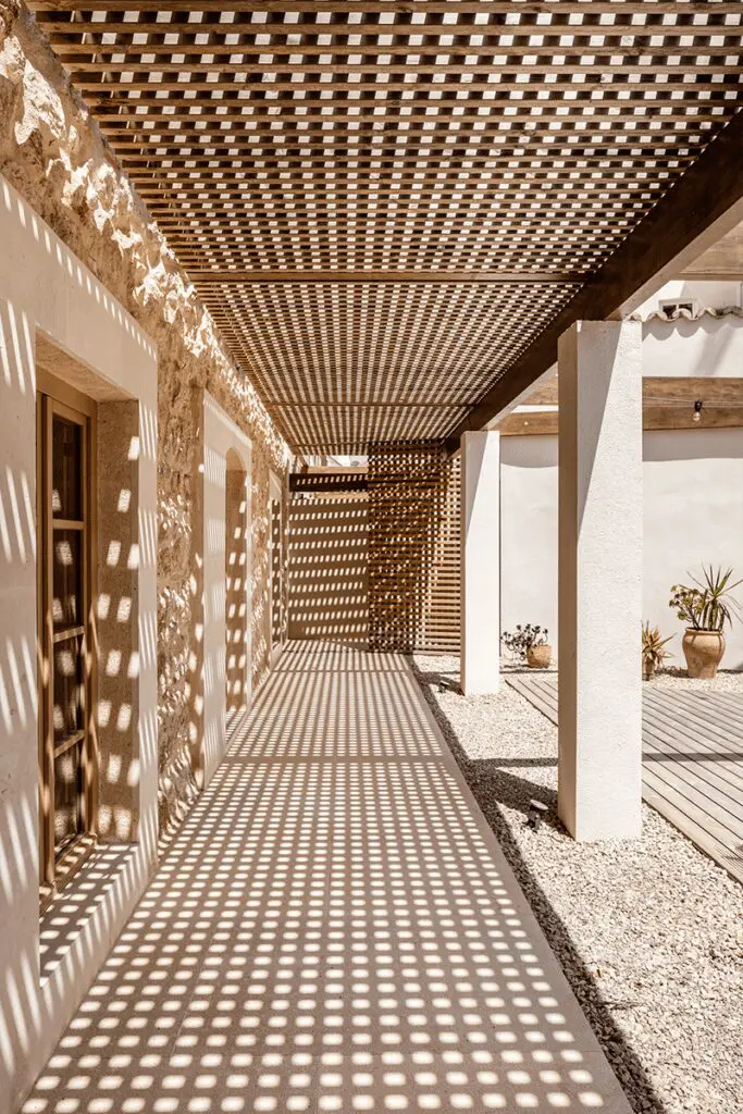 De granja a epicentro cultural: una casa renovada en el corazón de mallorca De granja a epicentro cultural: una casa renovada en el corazón de mallorca
