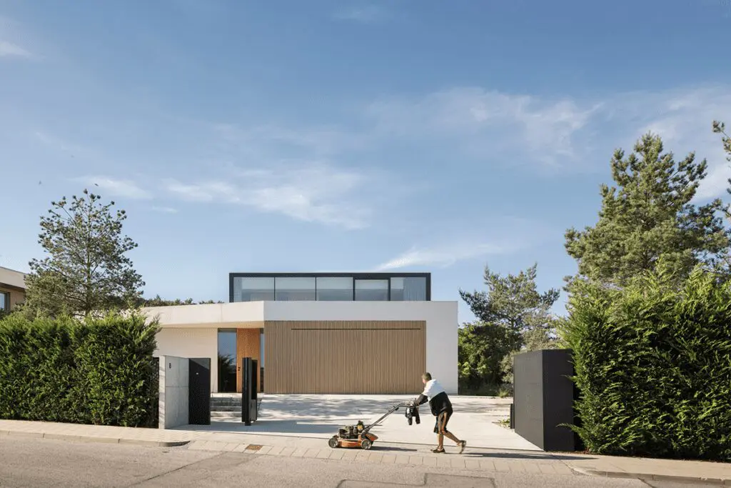 Una casa en eslovaquia con una arquitectura diseñada entre sombras y luz Una casa en eslovaquia con una arquitectura diseñada entre sombras y luz