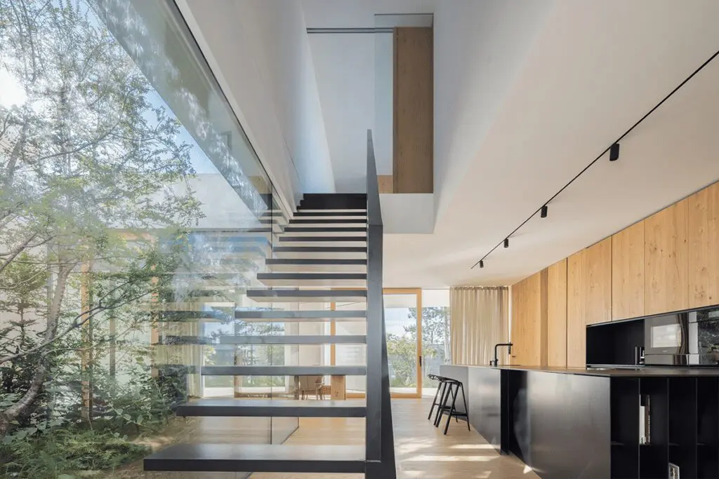 Una casa en eslovaquia con una arquitectura diseñada entre sombras y luz Una casa en eslovaquia con una arquitectura diseñada entre sombras y luz