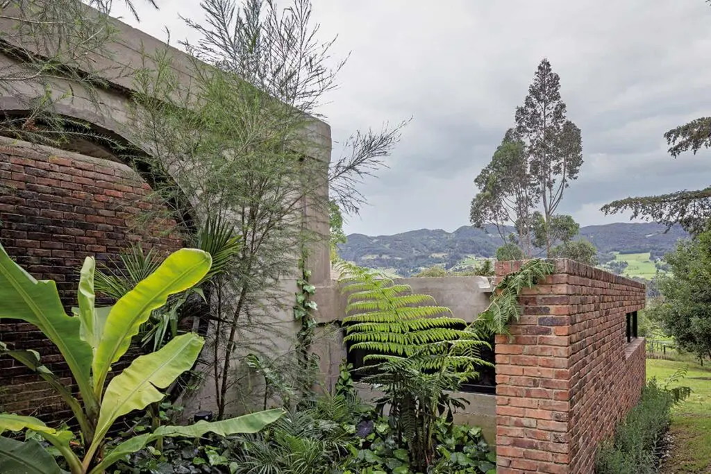 La casa brutalista en subachoque donde ‘la arquitectura y la naturaleza son una sola cosa’ La casa brutalista en subachoque donde ‘la arquitectura y la naturaleza son una sola cosa’