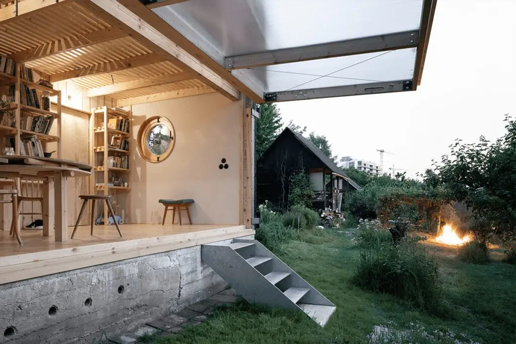 Un pequeño edificio que es un jardín y al mismo tiempo un lugar de reposo