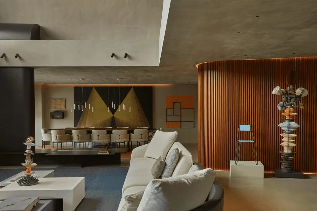 El diseño de un apartamento al servicio del arte que rompe la monocromía 