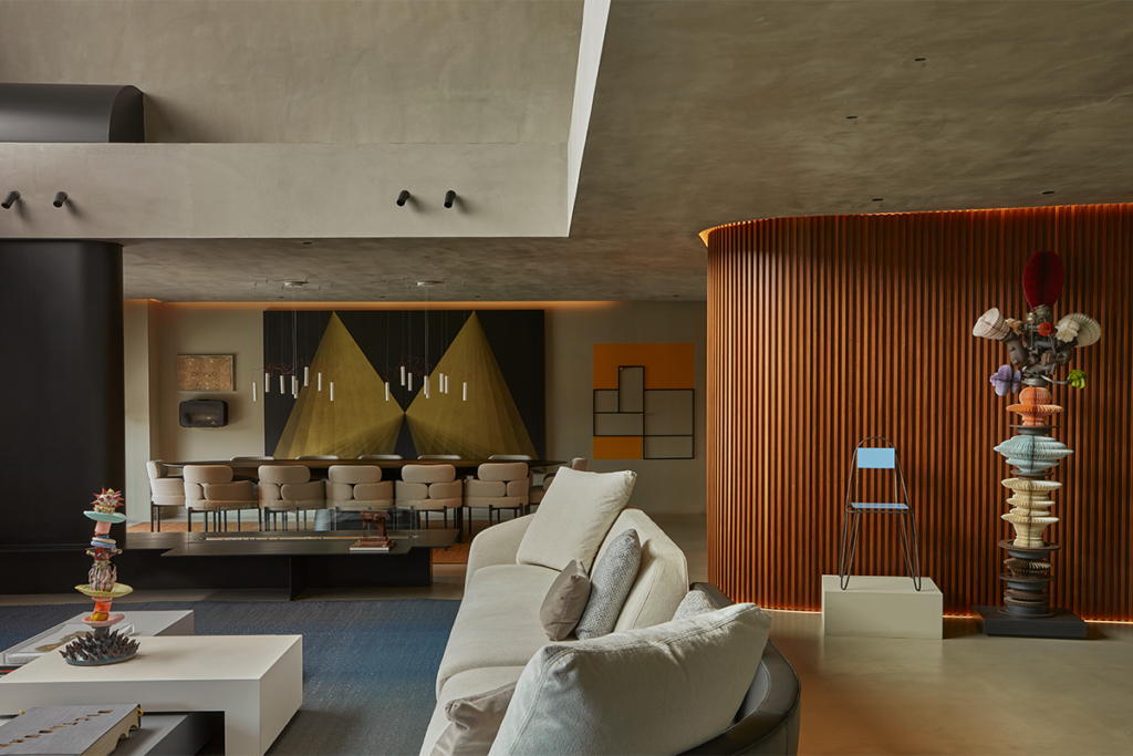 El diseño de un apartamento al servicio del arte que rompe la monocromía 