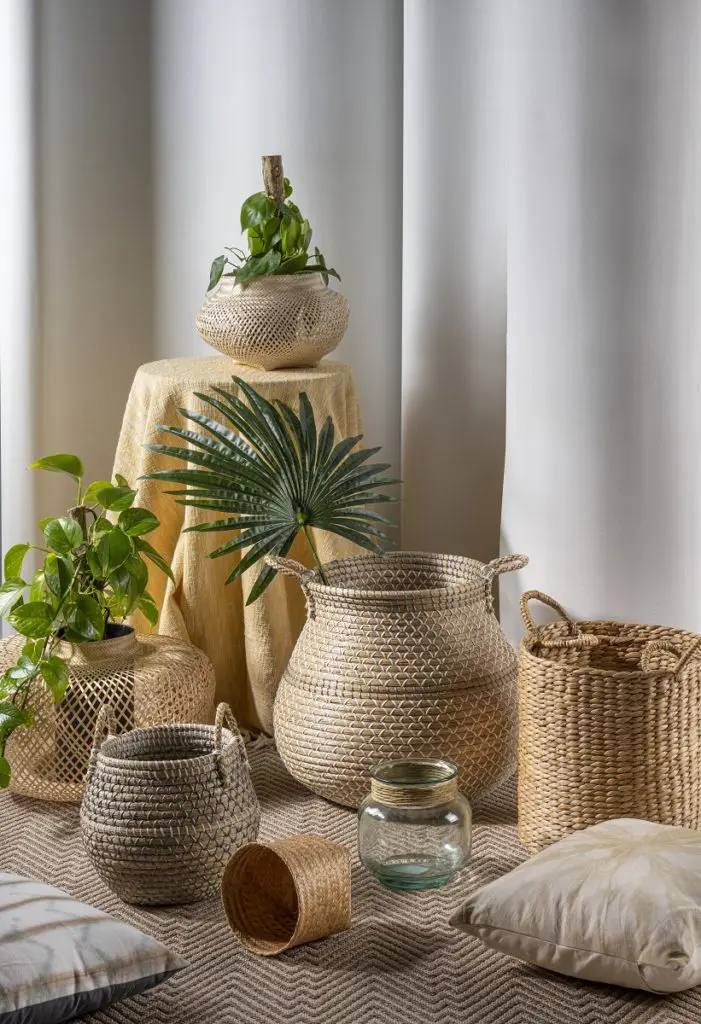 Canastos, cestas y lámparas, los tejidos artesanales están en tendencia en el hogar esta temporada