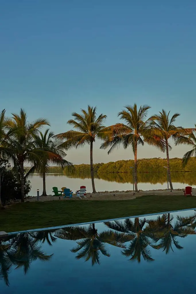 En el diseño de esta casa en el caribe colombiano se vincula la piscina y el mar