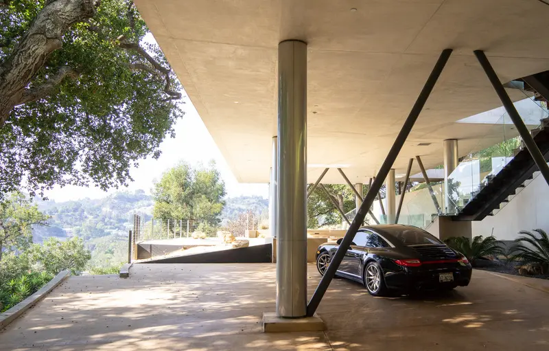 La casa en el aire: un hogar de ensueño que se integra con el entorno natural