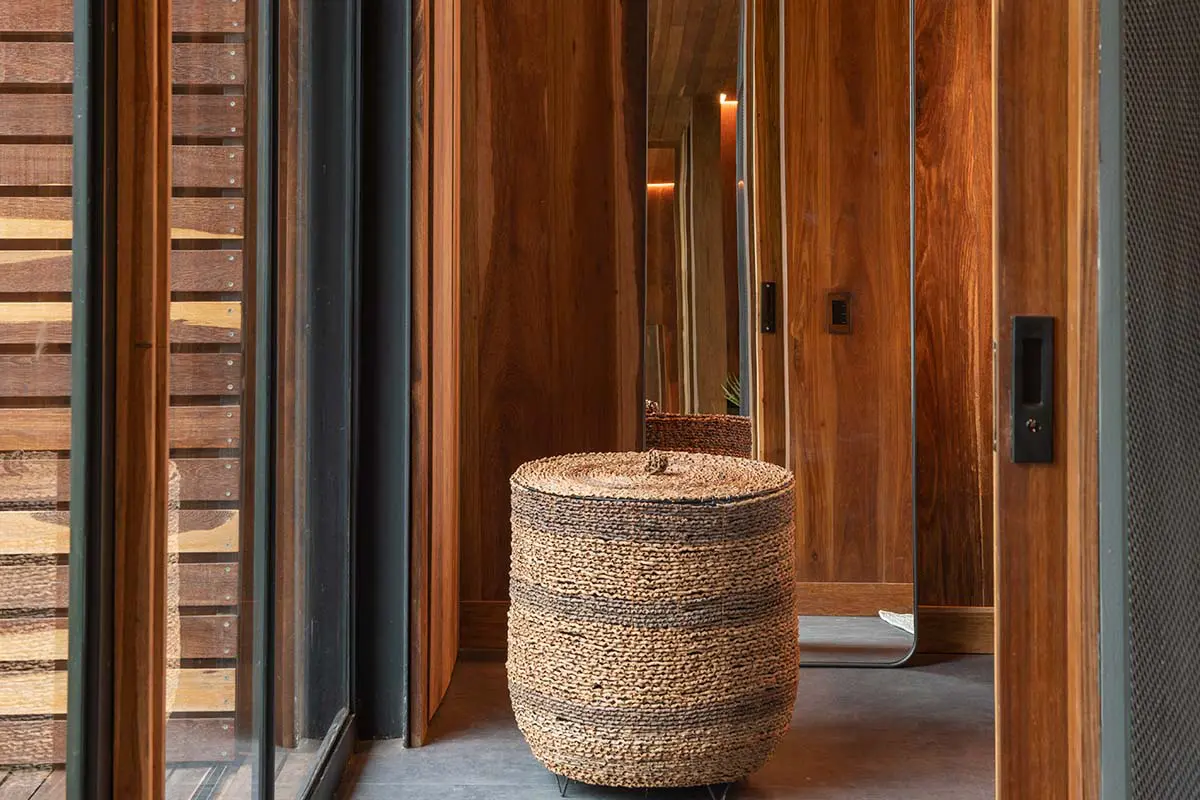 Ubicada en tabio, cundinamarca, la ‘casa ó’ es una ‘caja metálica’ Casa ó - tabio