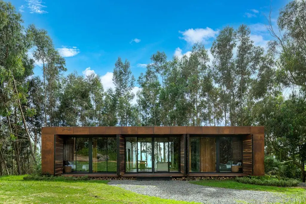 Ubicada en tabio, cundinamarca, la ‘casa ó’ es una ‘caja metálica’ Casa ó - tabio