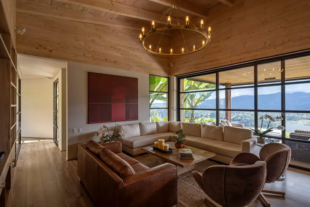 Una arquitectura sensible y cuidadosa en esta casa a las afueras de medellín Una arquitectura sensible y cuidadosa en esta casa a las afueras de medellín