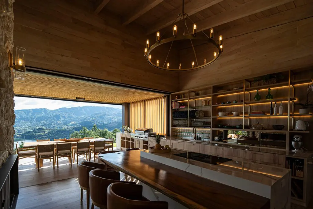 Una arquitectura sensible y cuidadosa en esta casa a las afueras de medellín Una arquitectura sensible y cuidadosa en esta casa a las afueras de medellín