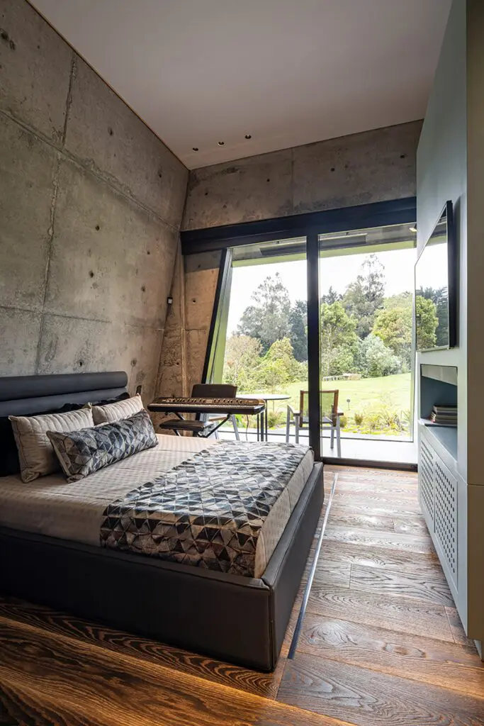 Volúmenes fragmentados: esta casa en antioquia con una espacialidad diversa