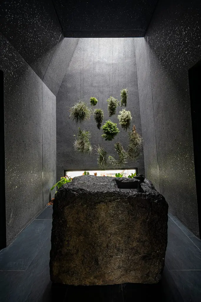 Volúmenes fragmentados: esta casa en antioquia con una espacialidad diversa