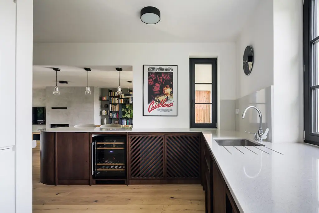 Vivir en esta casa en praga es habitar un espacio flexible y acogedor