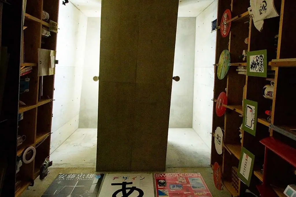 Esta pequeña casa en japón parece un laberinto y promueve una vida de lectura