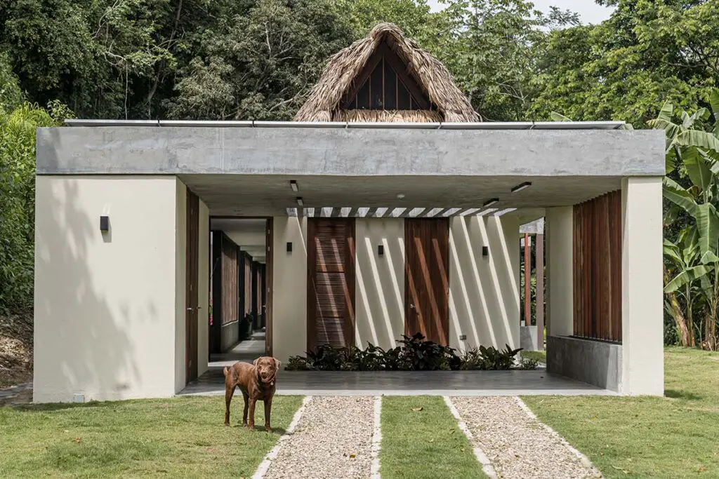 La casa en el tayrona con dos estilos de arquitectura: vernácula y moderna