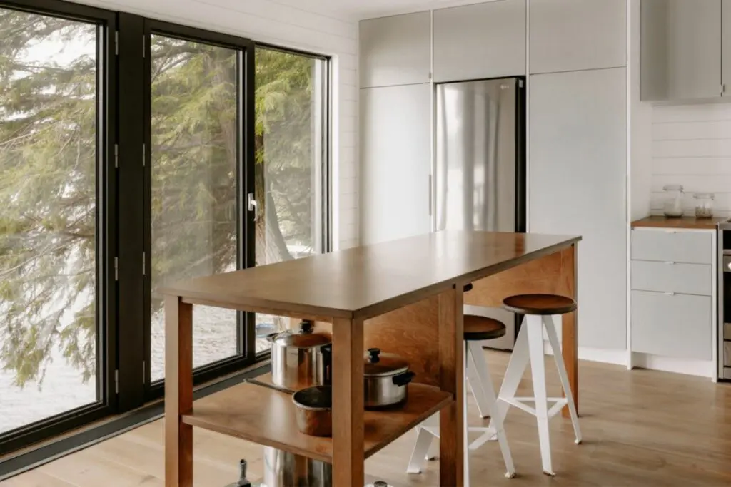 Un elogio a la transformación de espacios: casa chalet a en canadá Un elogio a la transformación de espacios: casa chalet a en canadá