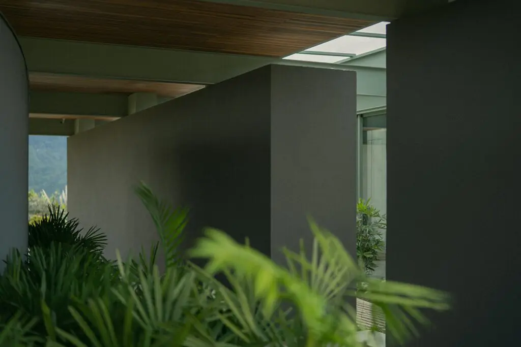 Una casa con una arquitectura abierta e integrada con el paisaje en medellín Una casa con una arquitectura abierta e integrada con el paisaje en medellín