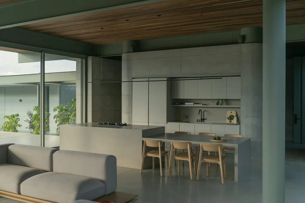 Una casa con una arquitectura abierta e integrada con el paisaje en medellín Una casa con una arquitectura abierta e integrada con el paisaje en medellín