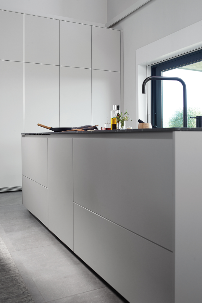 Esta cocina fue diseñada para lograr una pulcra funcionalidad