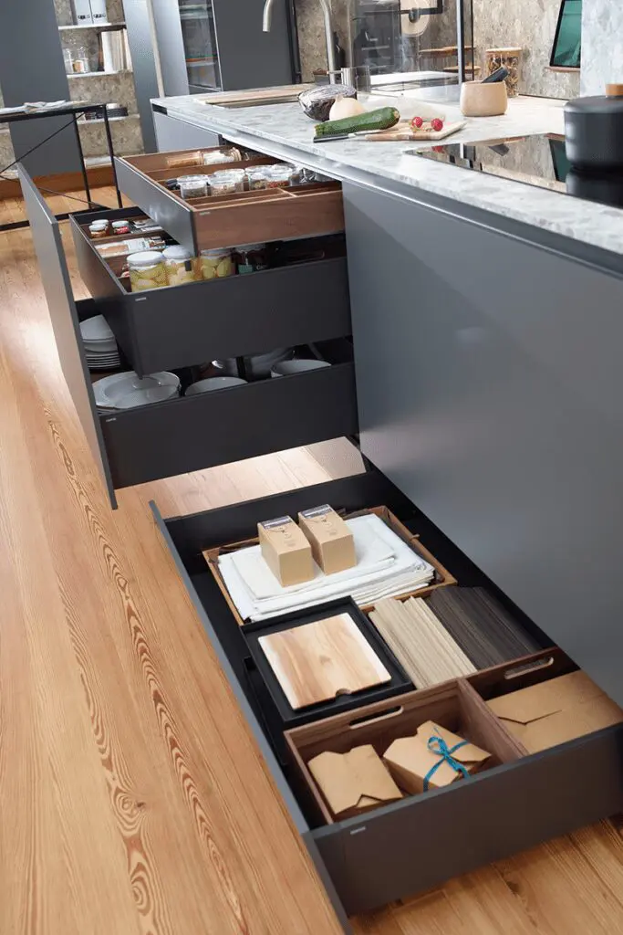 El diseño de esta cocina se percibe como un espacio diáfano El diseño de esta cocina se percibe como un espacio diáfano