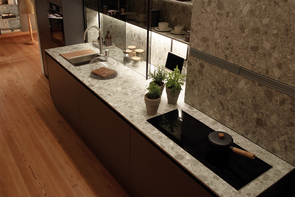 El diseño de esta cocina se percibe como un espacio diáfano El diseño de esta cocina se percibe como un espacio diáfano