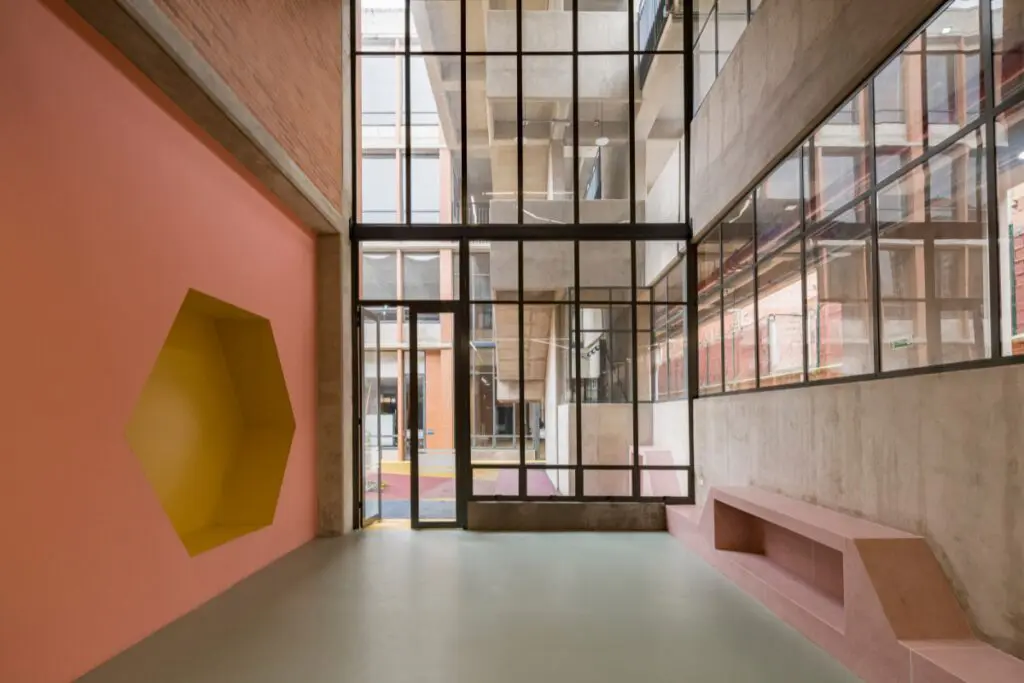 Un colegio en bogotá con una arquitectura pública de calidad Un colegio en bogotá con una arquitectura pública de calidad