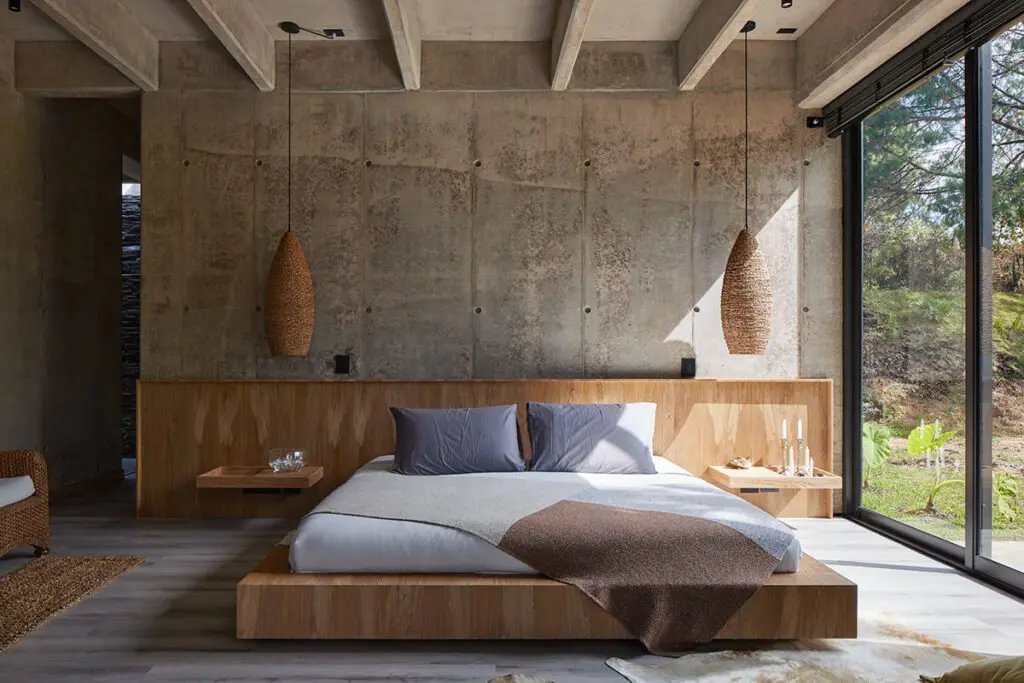 Confort en medio del bosque, la casa construida en concreto bajo una ‘estética orgánica’