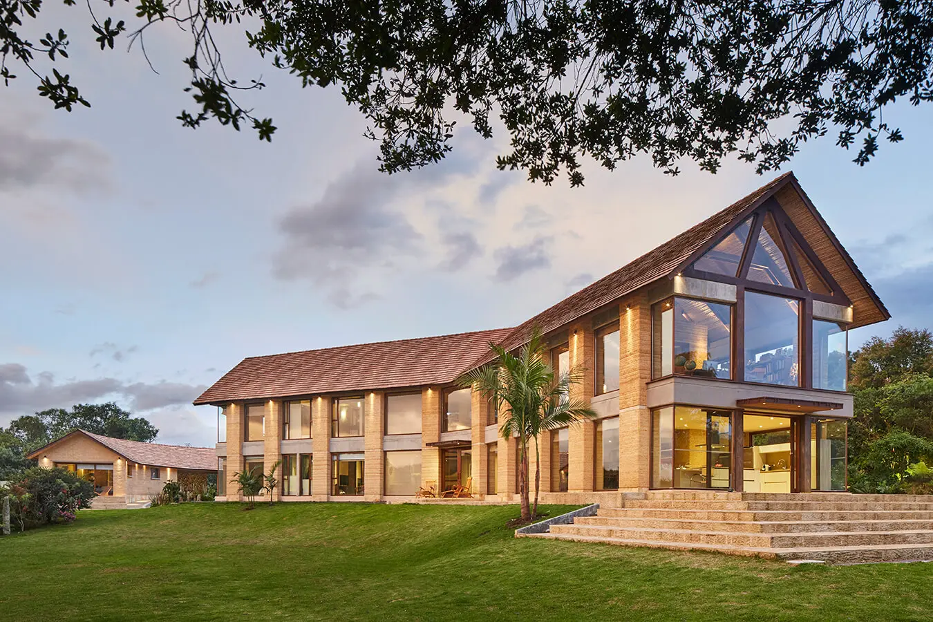 Una casa en sopó, cundinamarca rodeada de un bosque de vegetación sabanera Una casa en sopó, cundinamarca rodeada de un bosque de vegetación sabanera