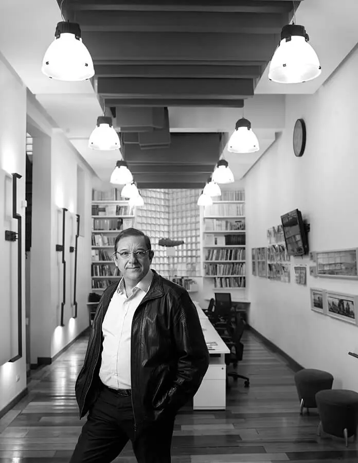 Una casa en sopó, cundinamarca rodeada de un bosque de vegetación sabanera Una casa en sopó, cundinamarca rodeada de un bosque de vegetación sabanera