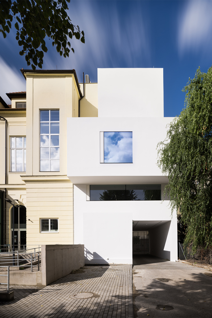 Sensación de amplitud y luz: el diseño de una facultad de arte en república checa