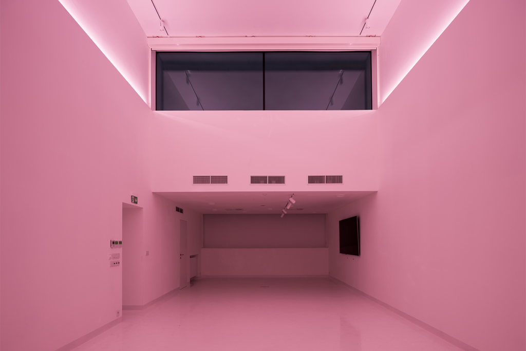 Sensación de amplitud y luz: el diseño de una facultad de arte en república checa