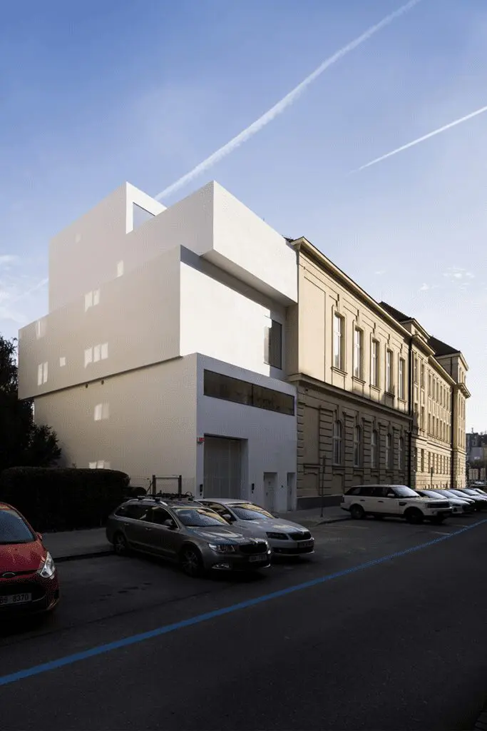 Sensación de amplitud y luz: el diseño de una facultad de arte en república checa