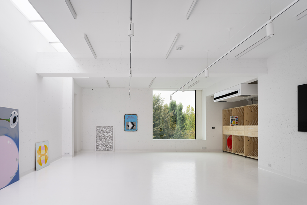 Sensación de amplitud y luz: el diseño de una facultad de arte en república checa