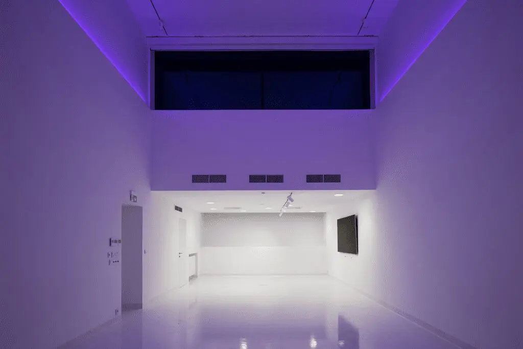 Sensación de amplitud y luz: el diseño de una facultad de arte en república checa