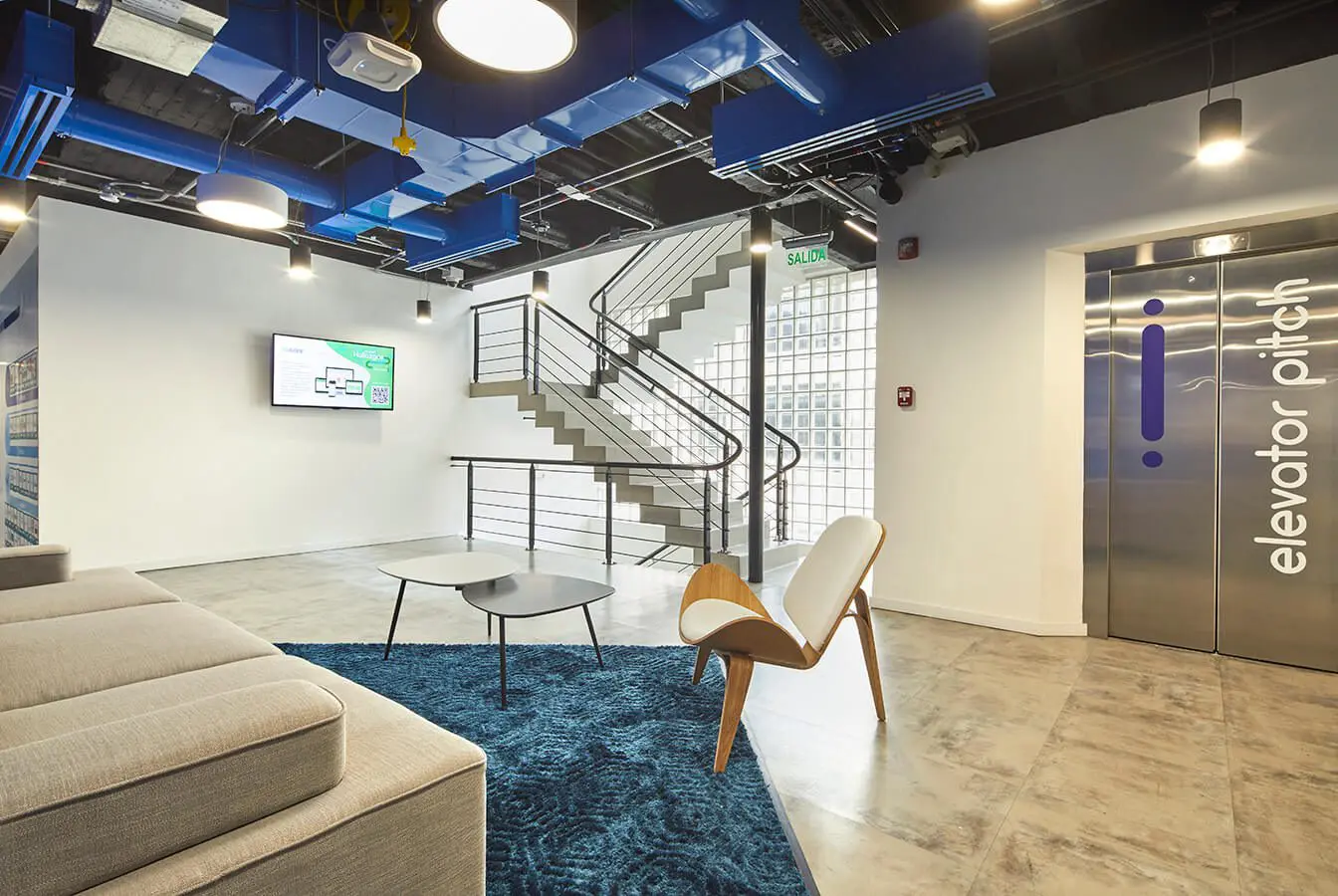 El diseño de este centro de innovación en bogotá lo sorprenderá