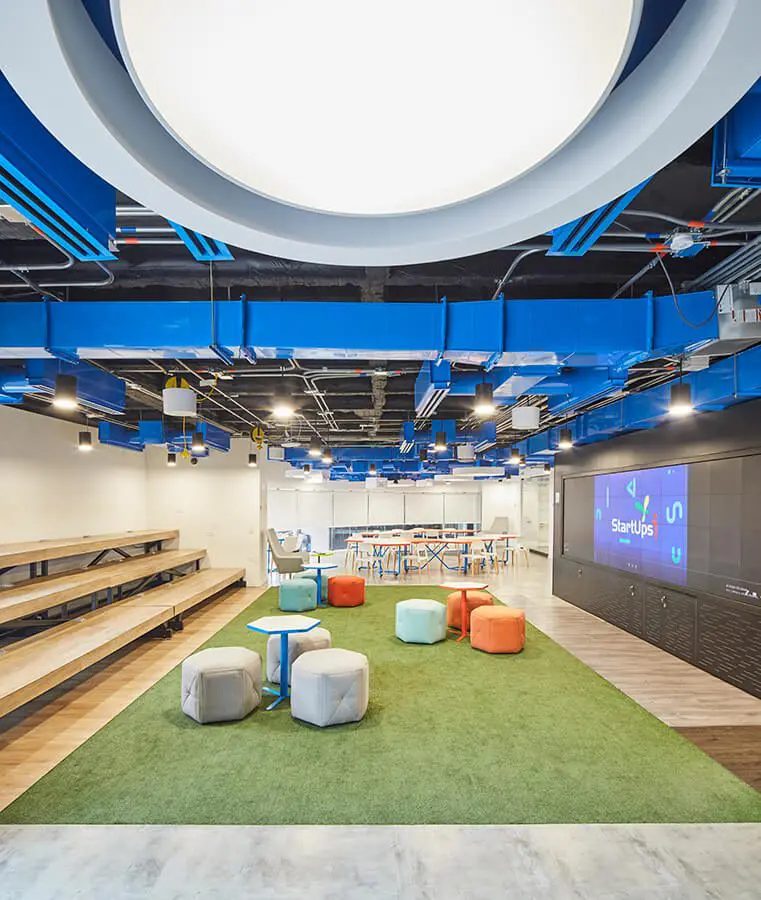 El diseño de este centro de innovación en bogotá lo sorprenderá