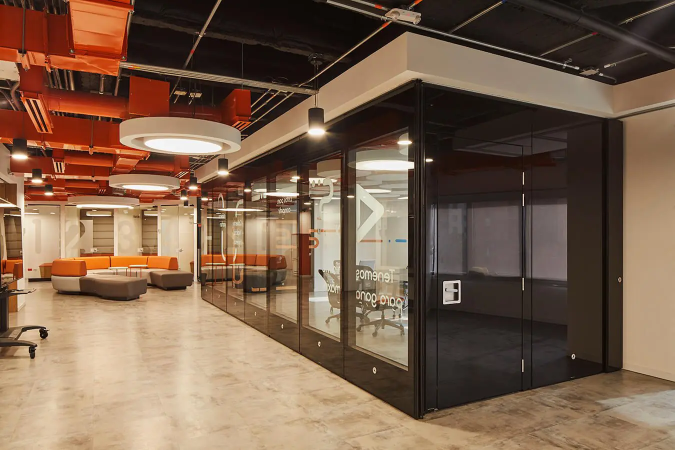 El diseño de este centro de innovación en bogotá lo sorprenderá