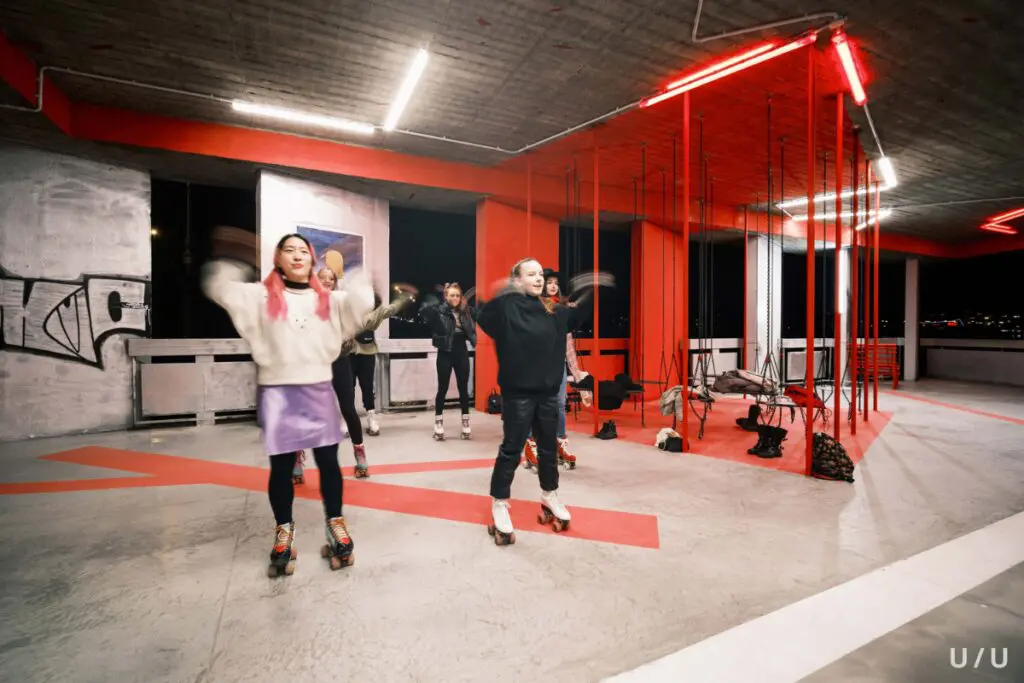 Estación de metro abandonada se convierte en un atractivo ‘skatepark’