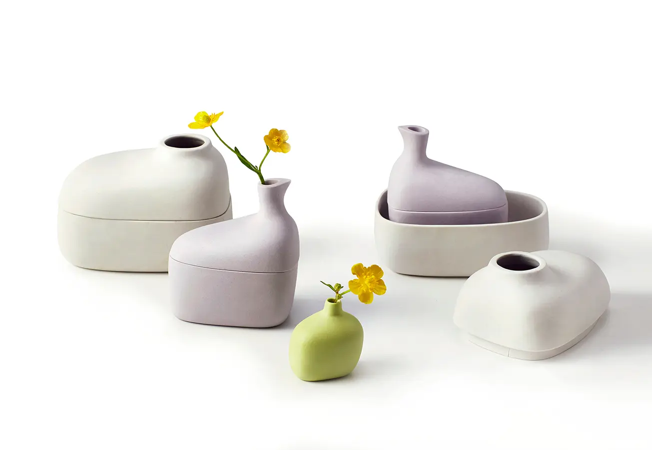 FAMILY vases Minjia Wang.