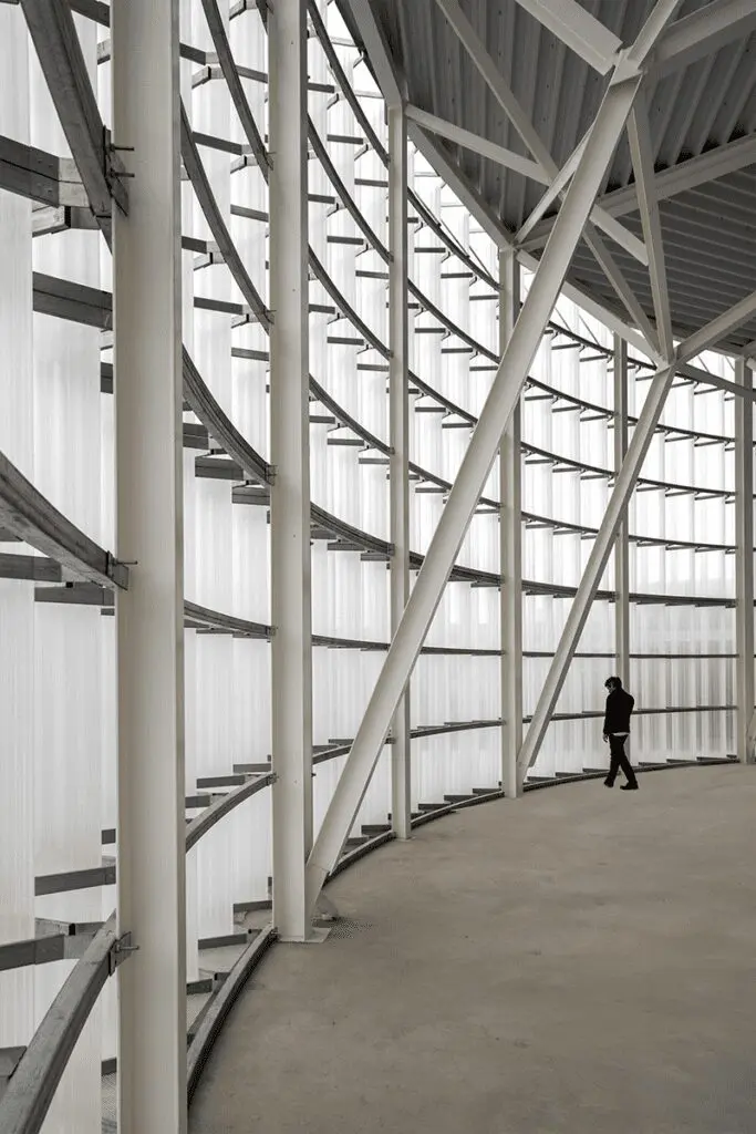 Un edificio en españa cuyo diseño es un faro en la innovación arquitectónica
