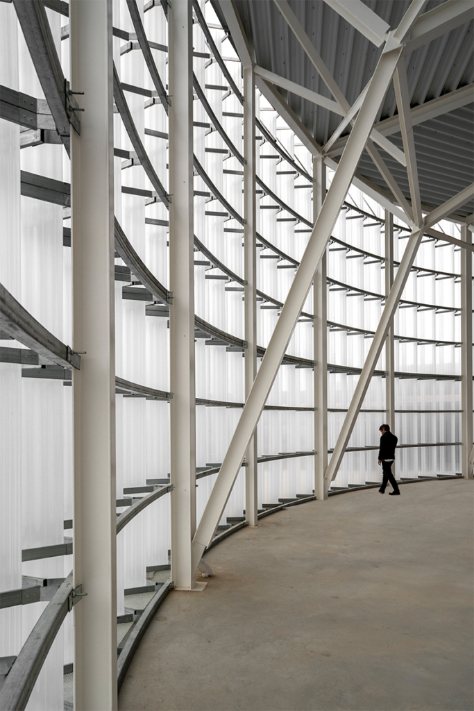 Un edificio en españa cuyo diseño es un faro en la innovación arquitectónica