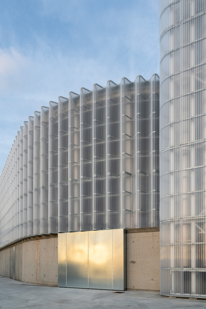 Un edificio en españa cuyo diseño es un faro en la innovación arquitectónica