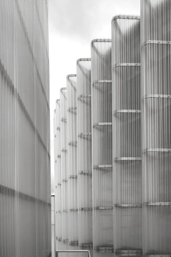 Un edificio en españa cuyo diseño es un faro en la innovación arquitectónica