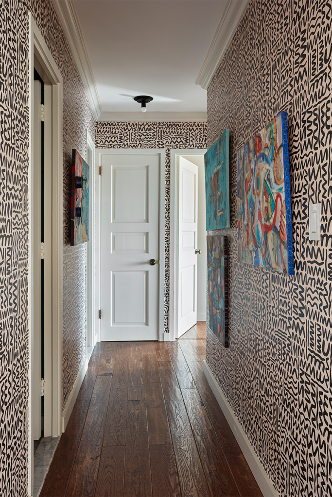 Herencia y color: el diálogo sutil de la renovación de un apartamento en nueva york