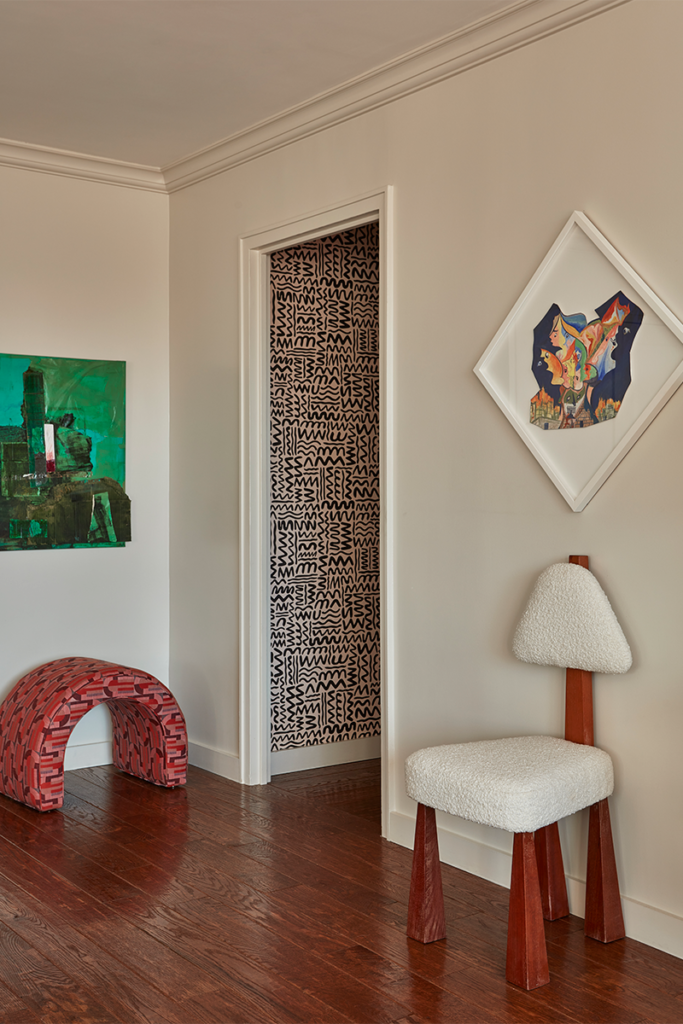 Herencia y color: el diálogo sutil de la renovación de un apartamento en nueva york