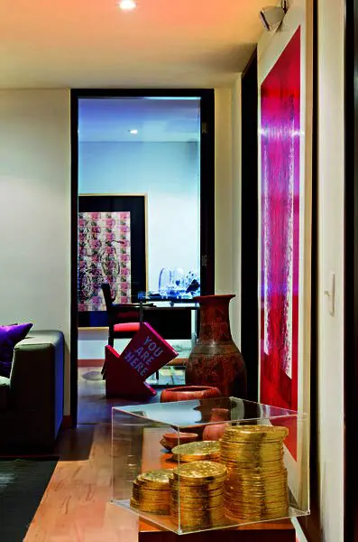 En bogotá hay una casa familiar que parece una galería de arte En bogotá hay una casa familiar que parece una galería de arte