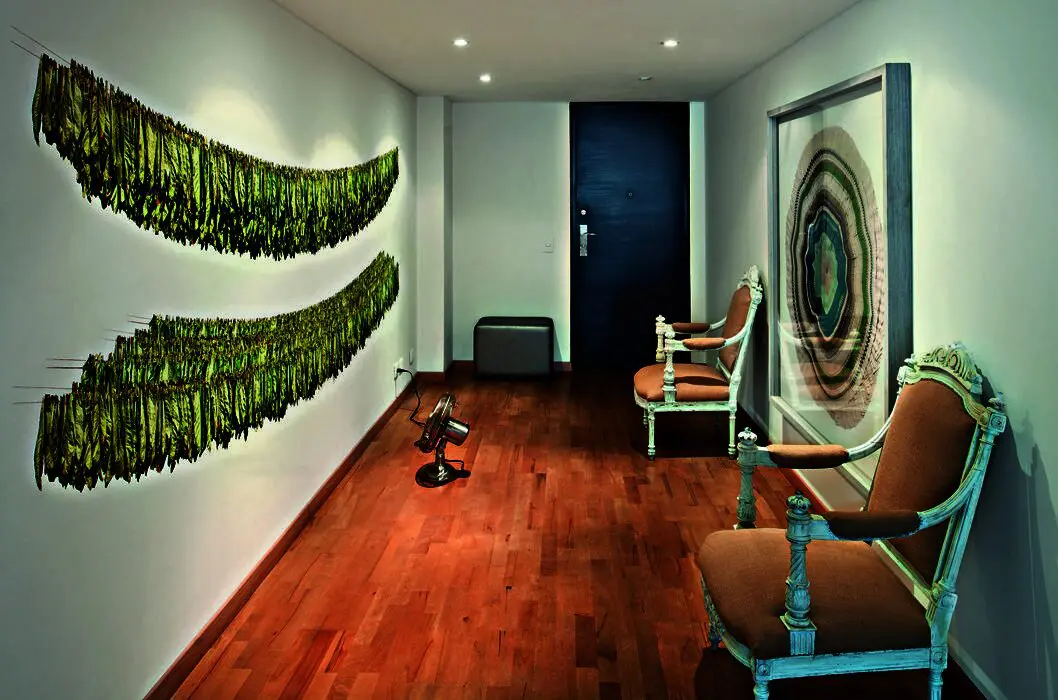 En bogotá hay una casa familiar que parece una galería de arte En bogotá hay una casa familiar que parece una galería de arte