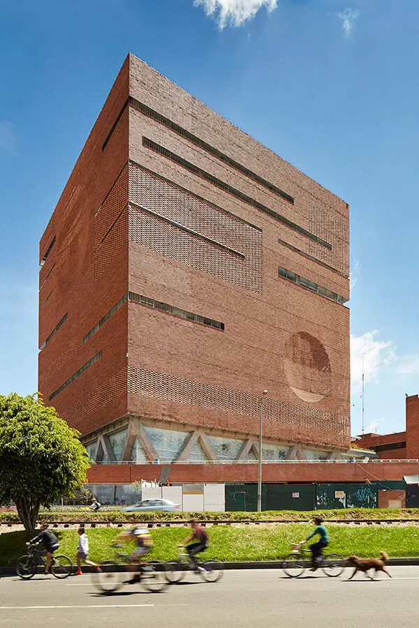 Fundación santa fe de bogotá: reinterpretación del ladrillo Fundación santa fe de bogotá: reinterpretación del ladrillo