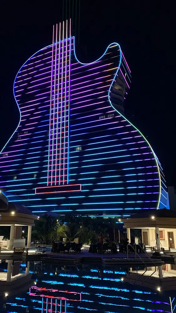 Este controversial hotel en forma de guitarra es el destino más deseado del 2020 y 2021 Este controversial hotel en forma de guitarra es el destino más deseado del 2020 y 2021